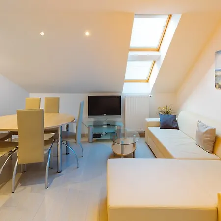 아파트 아파트먼트 패트리샤 *